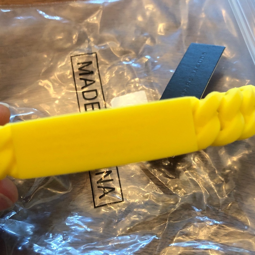 Marc by Marc Jacobs Vibrant Yellow Silicone Bracelet. New with tag. - Picture 8 of 9
